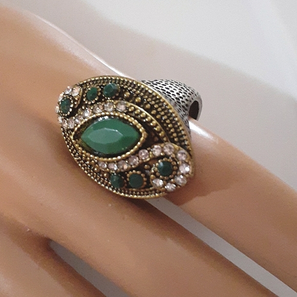 Vintage Jewelry - VTG 💚 Costume Sparkle Ring